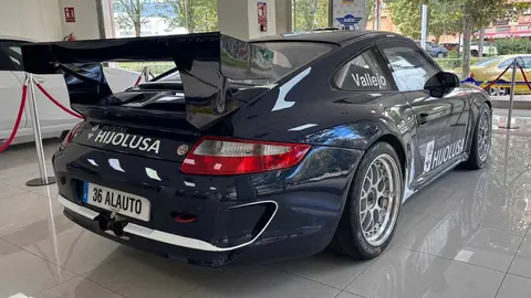 Los aficionados al motor tienen una cita ineludible en León. El concesionario Alauto acoge durante unos días el Porsche 997 GT3 RS 3.6, un modelo de culto en la competición que ha sido pilotado por Sergio Vallejo, Campeón de España de Rallyes.