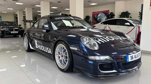 Los aficionados al motor tienen una cita ineludible en León. El concesionario Alauto acoge durante unos días el Porsche 997 GT3 RS 3.6, un modelo de culto en la competición que ha sido pilotado por Sergio Vallejo, Campeón de España de Rallyes.