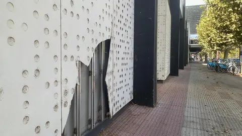 Los insectos 'toman' la estación de autobuses solo año y medio después de su reapertura.