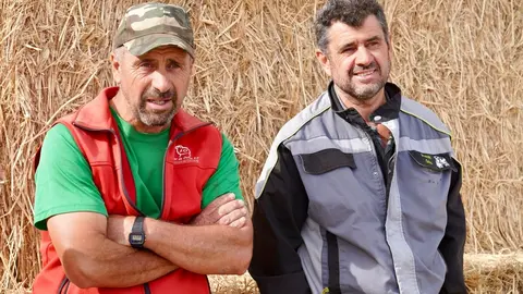 Ganaderos de ovino afectados por los incendios en Chana de Somoza, en el municipio de Lucillo (León). Foto: Campillo.