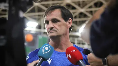 Luis Castillo lidera un proyecto casi nuevo en el Palacio de los Deportes con el regreso del leonés Jaime Llamas y la continuidad de Diego Bultó y Rodri Llamas