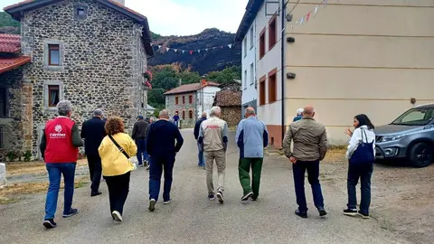 El presidente de Cáritas visita algunas de las zonas afectadas por los incendios en las Diócesis de Astorga y de León.