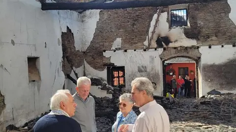 El presidente de Cáritas visita algunas de las zonas afectadas por los incendios en las Diócesis de Astorga y de León.