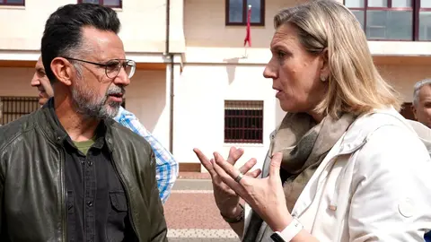 La vicepresidenta de la Junta y consejera de Familia e Igualdad de Oportunidades, Isabel Blanco, se reúne en Riaño (León) con alcaldes de municipios del entorno del Parque Nacional de los Picos de Europa afectados por los incendios. Fotos: Campillo