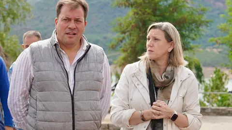 La vicepresidenta de la Junta y consejera de Familia e Igualdad de Oportunidades, Isabel Blanco, se reúne en Riaño (León) con alcaldes de municipios del entorno del Parque Nacional de los Picos de Europa afectados por los incendios. Fotos: Campillo