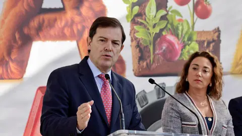 El presidente de la Junta de Castilla y León, Alfonso Fernández Mañueco, junto con el presidente de la Diputación de Salamanca, Javier Iglesias, inaugura Salamaq 2025, la Feria del Sector Agropecuario y 36 Exposición Internacional de Ganado Puro, que se celebra del 4 al 8 de septiembre. Fotos: Susana Martín