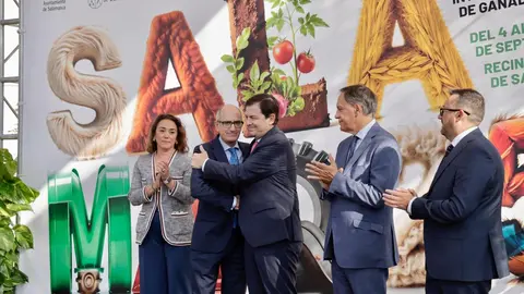 El presidente de la Junta de Castilla y León, Alfonso Fernández Mañueco, junto con el presidente de la Diputación de Salamanca, Javier Iglesias, inaugura Salamaq 2025, la Feria del Sector Agropecuario y 36 Exposición Internacional de Ganado Puro, que se celebra del 4 al 8 de septiembre. Fotos: Susana Martín
