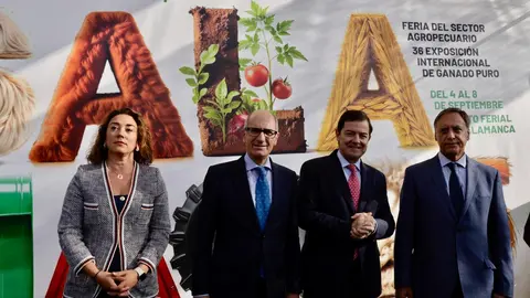 El presidente de la Junta de Castilla y León, Alfonso Fernández Mañueco, junto con el presidente de la Diputación de Salamanca, Javier Iglesias, inaugura Salamaq 2025, la Feria del Sector Agropecuario y 36 Exposición Internacional de Ganado Puro, que se celebra del 4 al 8 de septiembre. Fotos: Susana Martín