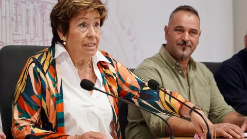 La concejala de Acción y Promoción Cultural de León, Elena Aguado, presenta el 38 Festival de Música Española de León junto a sus organizadores. Foto: Campillo.