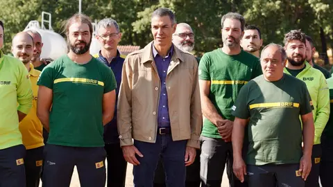 El presidente del Gobierno, Pedro Sánchez, visita la base de la Brigada de Refuerzo en Incendios Forestales, Brif, de Tabuyo del Monte. Fotos: Campillo