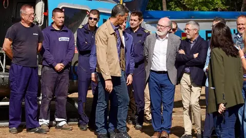 El presidente del Gobierno, Pedro Sánchez, visita la base de la Brigada de Refuerzo en Incendios Forestales, Brif, de Tabuyo del Monte. Fotos: Campillo