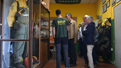 El presidente del Gobierno, Pedro Sánchez, visita la base de la Brigada de Refuerzo en Incendios Forestales, Brif, de Tabuyo del Monte.