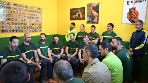 El presidente del Gobierno, Pedro Sánchez, visita la base de la Brigada de Refuerzo en Incendios Forestales, Brif, de Tabuyo del Monte.