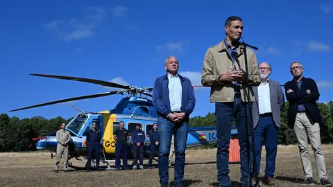 El presidente del Gobierno, Pedro Sánchez, visita la base de la Brigada de Refuerzo en Incendios Forestales, Brif, de Tabuyo del Monte.