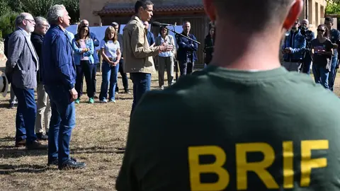 El presidente del Gobierno, Pedro Sánchez, visita la base de la Brigada de Refuerzo en Incendios Forestales, Brif, de Tabuyo del Monte.