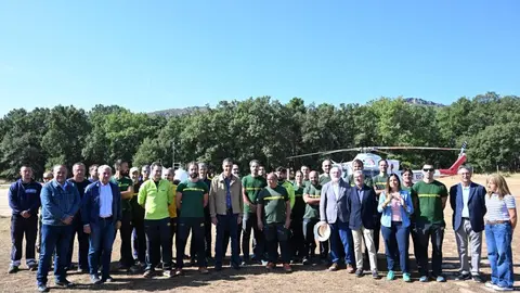 El presidente del Gobierno, Pedro Sánchez, visita la base de la Brigada de Refuerzo en Incendios Forestales, Brif, de Tabuyo del Monte.