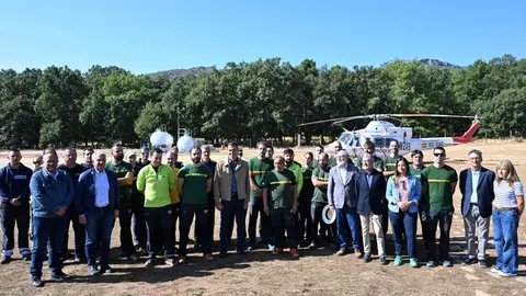 El presidente del Gobierno, Pedro Sánchez, visita la base de la Brigada de Refuerzo en Incendios Forestales, Brif, de Tabuyo del Monte.