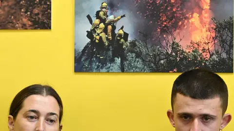 El presidente del Gobierno, Pedro Sánchez, visita la base de la Brigada de Refuerzo en Incendios Forestales, Brif, de Tabuyo del Monte.