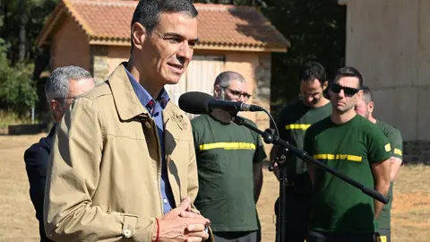 El presidente del Gobierno, Pedro Sánchez, visita la base de la Brigada de Refuerzo en Incendios Forestales, Brif, de Tabuyo del Monte.