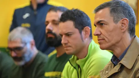 El presidente del Gobierno, Pedro Sánchez, visita la base de la Brigada de Refuerzo en Incendios Forestales, Brif, de Tabuyo del Monte.