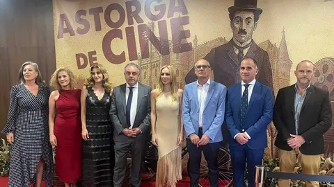 Éxito rotundo del 28º Festival de Cine de Astorga 
La actriz Kira Miró recibió el Premio de Honor en una gala memorable en el Teatro Gullón marcada por el brillo cultural y las protestas en la calle contra los ataques de Israel en Palestina