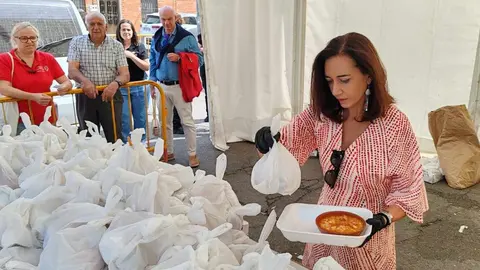 Santa María del Páramo vivió este fin de semana uno de los momentos más esperados de sus fiestas patronales: la tradicional alubiada popular, que alcanzó su 16ª edición con el reparto de unas 700 raciones.