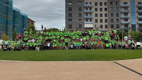 La Lastra acoge la I Marcha Solidaria de Asfape en apoyo a los niños con Perthes. Vecinos, asociaciones y representantes públicos se sumaron a una jornada que reclama más investigación y cribado neonatal en Castilla y León.
