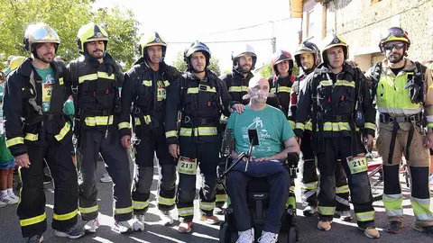 Antimio de Arriba volvió a vestirse de solidaridad este fin de semana con la celebración de la II Trail, una carrera que reunió a decenas de participantes en apoyo a las personas afectadas por Esclerosis Lateral Amiotrófica (ELA). La cita, organizada por la Junta Vecinal y con la implicación de asociaciones locales, destinó lo recaudado a proyectos de investigación y a aliviar los costes que soportan las familias de los pacientes. En la marcha destacó la participación de Bomberos de León. Foto: Bomberos León