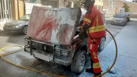 Los Bomberos de la Diputación de León (Sepeis) han intervenido en varios puntos de la provincia durante el fin de semana. Incendios, nidos de cigüeña y velutina y fuegos de pasto marcaron una intensa actividad para los parques de Celada, Cistierna y Valencia de Don Juan.