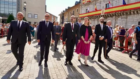 Celebración del Día de la Encina y del LXVII aniversario del Día del Bierzo con presencia de numerosas autoridades y la destacada ausencia de Suárez-Quiñones. Foto: Campillo