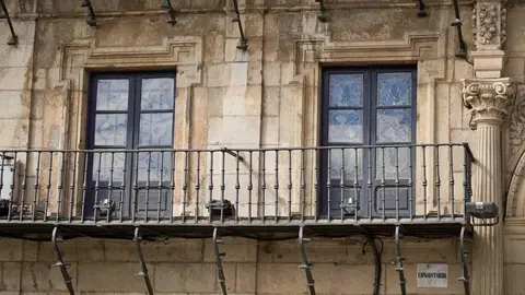 El alcalde de León, José Antonio Diez, realiza una visita a la plaza Mayor de León con motivo de las obras que se acometen en ella. Foto: Campillo