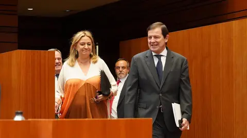 El presidente de la Junta, Alfonso Fernández Mañueco, expresó hoy su respaldo al consejero de Medio Ambiente, Vivienda y Ordenación del Territorio, Juan Carlos Suárez-Quiñones, tras la gestión de los “graves” incendios forestales de este verano. Fotos: Miriam Chacón