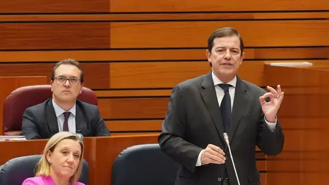 El presidente de la Junta, Alfonso Fernández Mañueco, expresó hoy su respaldo al consejero de Medio Ambiente, Vivienda y Ordenación del Territorio, Juan Carlos Suárez-Quiñones, tras la gestión de los “graves” incendios forestales de este verano. Fotos: Miriam Chacón