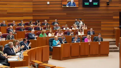 El presidente de la Junta, Alfonso Fernández Mañueco, expresó hoy su respaldo al consejero de Medio Ambiente, Vivienda y Ordenación del Territorio, Juan Carlos Suárez-Quiñones, tras la gestión de los “graves” incendios forestales de este verano. Fotos: Miriam Chacón