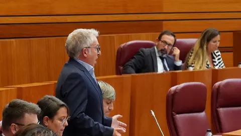El presidente de la Junta, Alfonso Fernández Mañueco, expresó hoy su respaldo al consejero de Medio Ambiente, Vivienda y Ordenación del Territorio, Juan Carlos Suárez-Quiñones, tras la gestión de los “graves” incendios forestales de este verano. Fotos: Miriam Chacón