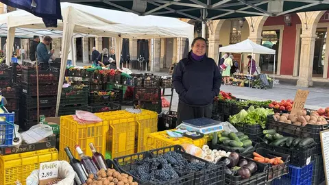 Imagen de un puesto del mercado tradicional de la Plaza Mayor.