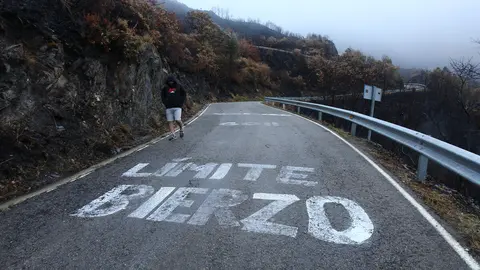 Ambiente previo a la subida al alto del Morredero en Ponferrada de la etapa de la Vuelta ciclista a España. Foto: César Hornija.