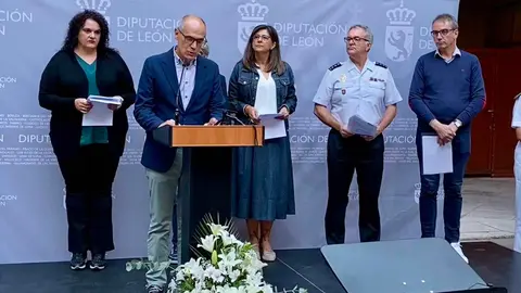 La programación se completó con un recital poético en el patio del Palacio de los Guzmanes a cargo de Marcelo Tettamanti y Ana Ibis, además de la intervención del coro Femenino Coral y de la cantautora Isamil9.