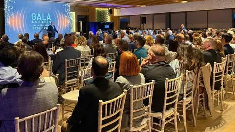 La 9 Televisión inauguró a última hora de este jueves su temporada 2025-2026 con una gala celebrada en el Olímpico de León, que reunió a representantes institucionales y del tejido económico y social de la provincia.