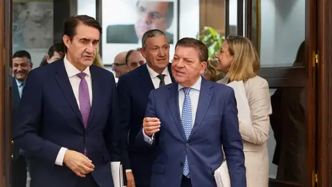 El presidente de la Junta de Castilla y León, Alfonso Fernández Mañueco, mantiene un encuentro con los presidentes de las diputaciones provinciales de la Comunidad. Fotos: Leticia Pérez