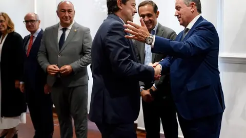El presidente de la Junta de Castilla y León, Alfonso Fernández Mañueco, mantiene un encuentro con los presidentes de las diputaciones provinciales de la Comunidad. Fotos: Leticia Pérez