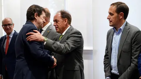 El presidente de la Junta de Castilla y León, Alfonso Fernández Mañueco, mantiene un encuentro con los presidentes de las diputaciones provinciales de la Comunidad. Fotos: Leticia Pérez