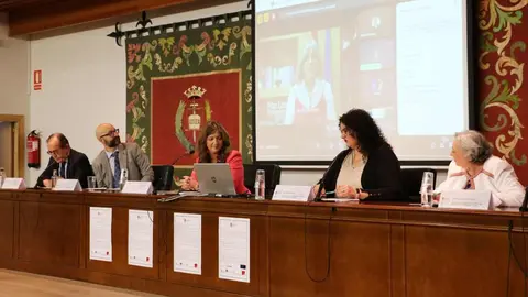 El Seminario de Relaciones Internacionales reúne a 900 participantes y la secretaria de Estado de Migraciones defiende en la ULE la reforma normativa como vía para reforzar los derechos de las personas inmigrantes.