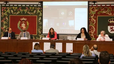 El Seminario de Relaciones Internacionales reúne a 900 participantes y la secretaria de Estado de Migraciones defiende en la ULE la reforma normativa como vía para reforzar los derechos de las personas inmigrantes.