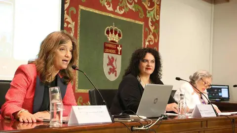 El Seminario de Relaciones Internacionales reúne a 900 participantes y la secretaria de Estado de Migraciones defiende en la ULE la reforma normativa como vía para reforzar los derechos de las personas inmigrantes.