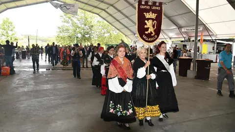 El Centro Leonés Virgen del Camino organiza el acto del Día de León en Valladolid en el marco de la XLII Feria de Folklore y Gastronomía, con la participación de Emilio Martínez y Carlos Pollán.