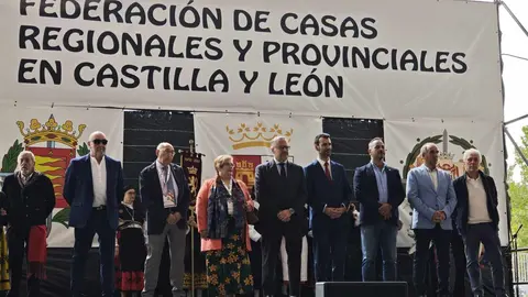 El Centro Leonés Virgen del Camino organiza el acto del Día de León en Valladolid en el marco de la XLII Feria de Folklore y Gastronomía, con la participación de Emilio Martínez y Carlos Pollán.