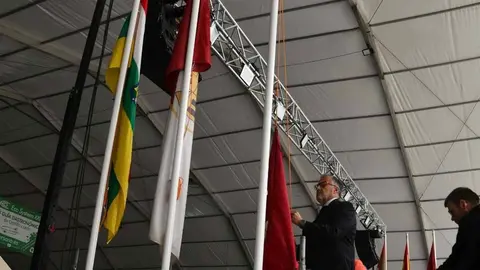 El Centro Leonés Virgen del Camino organiza el acto del Día de León en Valladolid en el marco de la XLII Feria de Folklore y Gastronomía, con la participación de Emilio Martínez y Carlos Pollán.