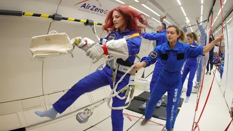 La bióloga leonesa Sara García, primera mujer española en la reserva de astronautas de la Agencia Espacial Europea (ESA), ha completado esta semana uno de los hitos más exigentes de su preparación: tres vuelos parabólicos en Burdeos, Francia.