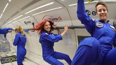 La bióloga leonesa Sara García, primera mujer española en la reserva de astronautas de la Agencia Espacial Europea (ESA), ha completado esta semana uno de los hitos más exigentes de su preparación: tres vuelos parabólicos en Burdeos, Francia.